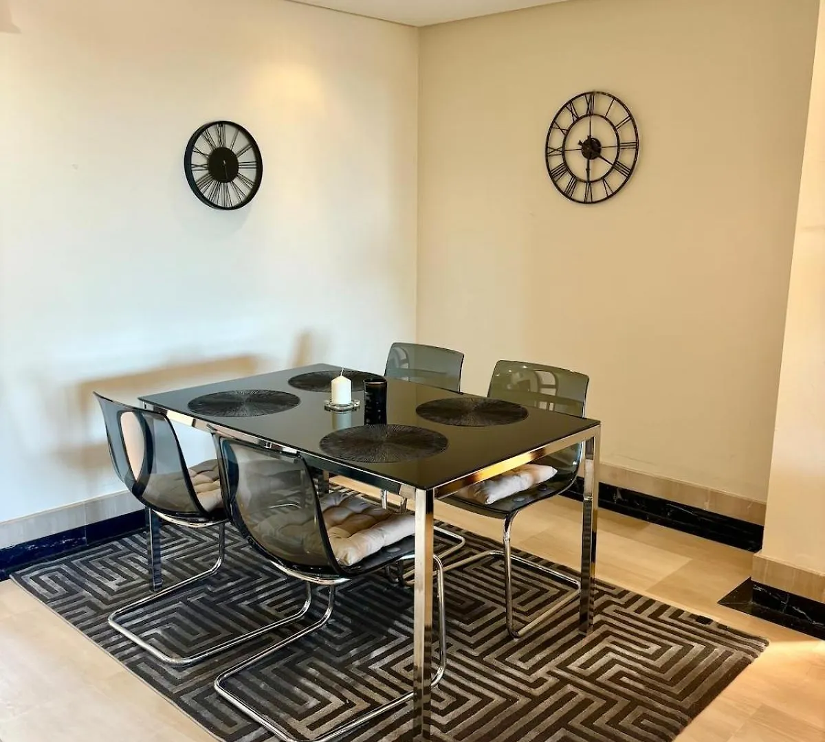 5 Stars Beachfront Paradise - Seaview, Always Heated Pool, Gym, Sauna! Estepona Apartment